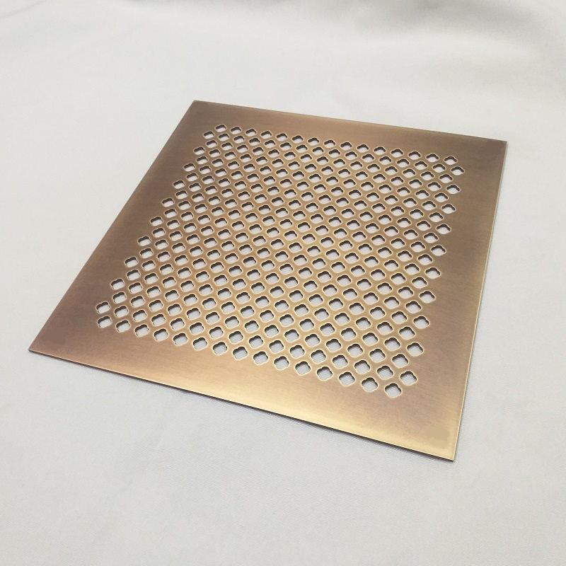 

Декоративная решетка вентиляции Vierda Крестоцвет из латуни