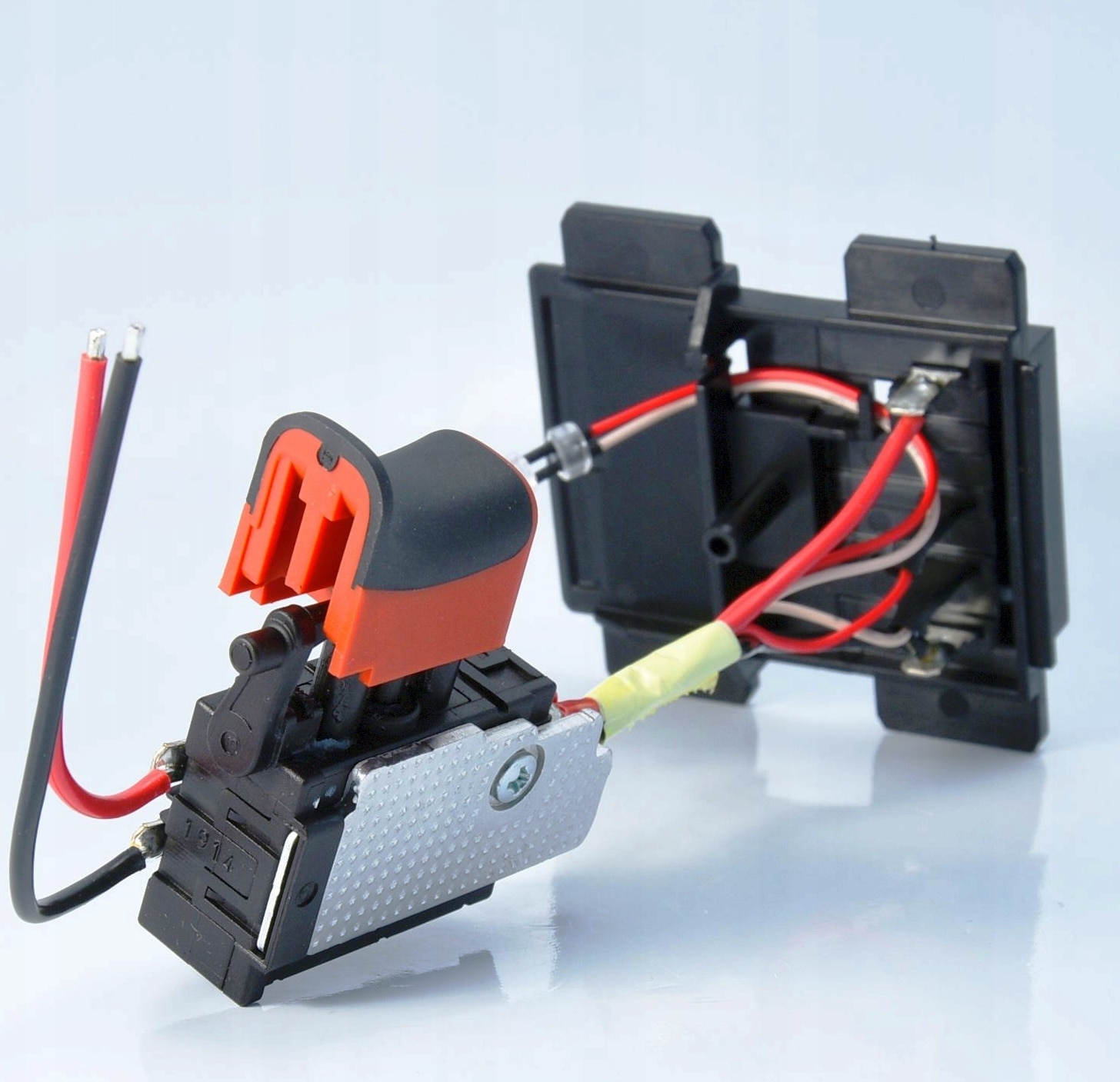 

Metabo BS 18 Запчасти на метабо BS 14.4 Выключатель, двигатель, редуктор и тд..