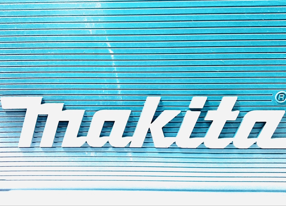 

Пластиковый чемодан для аккумуляторной дрели-шуруповерта MAKITA 6281D