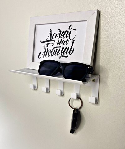 Ключница настенная с полкой металлическая в прихожую