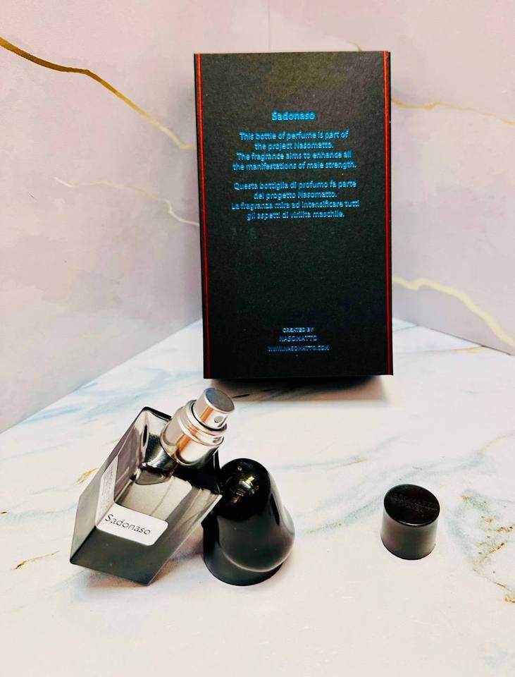 Графикалық өнердегі және литографиядағы эротика Әйелі оны барлық тесіктерге береді