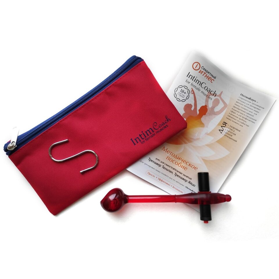 Үш шырынды қаншық серіктестерінің үлкен әтешін әдемі жылтыратады