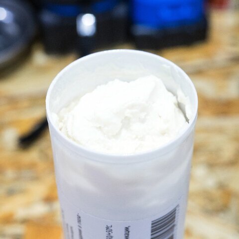 Универсальная смазка с тефлоном для велосипеда MAX WAX White Grease 400 грамм