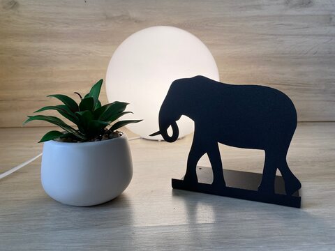 Подставка для книг металлическая, для стола или полки .Книгодержатель