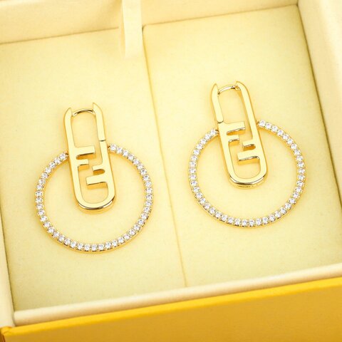 серьги в стил Fendi copy 1:1 Простой дизайн, изысканный и модный, подходит для ежедневного ношения