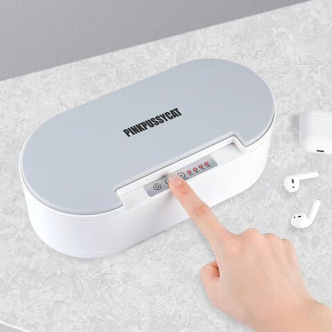 Аяқтардың арасындағы үлкен дилдо