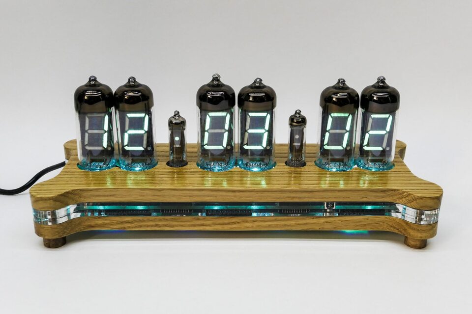 Настольные часы на 6 лампах ИВ-11 VFD. Деревянный или пластиковый