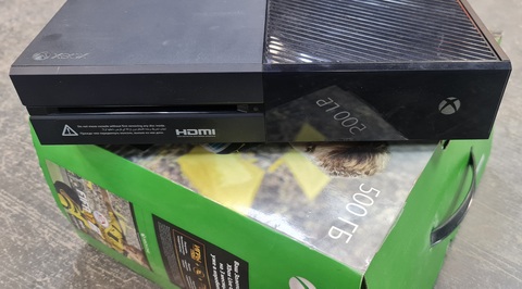 Xbox One 500gb б/у в хорошем состоянии
