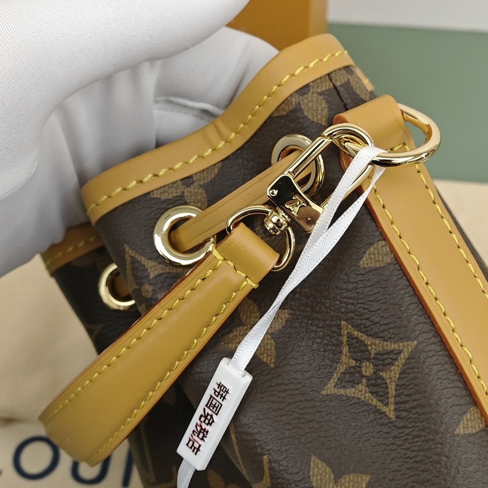 ルナ【未使用】ルイヴィトン ジップドポーチ ロゴストーリー 今日特価】LV Neverfull New Shopping Tote / ルイ・ヴィトン