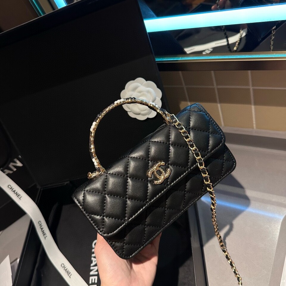 シャネル/CHANEL B13B 箱 イヤホンジャック マメ有 シャネル/CHANEL B13B 箱 イヤホンジャック マメ有 - メルカリ