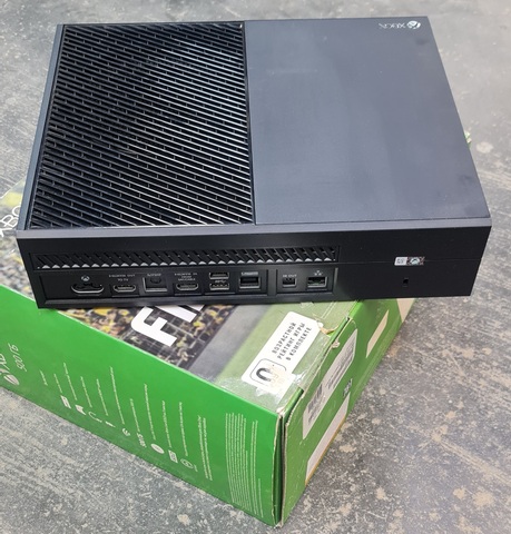 Xbox One 500gb б/у в хорошем состоянии